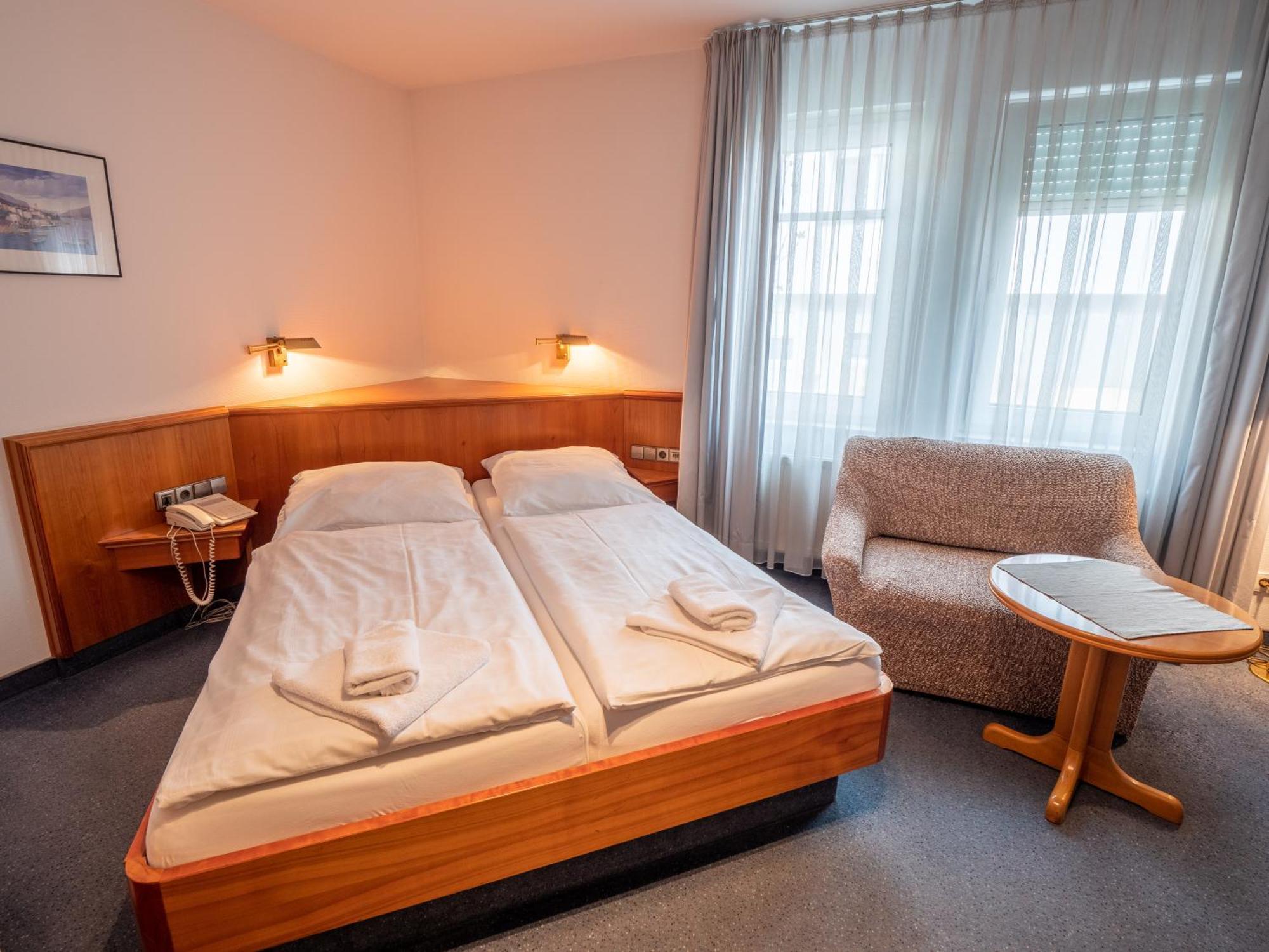 Hotel Pflum Mit Gaestehaus Nuertingen Habitación foto